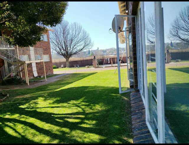 2 BEDROOM TOWNHOUSE FOR SALE IN KEMPTON PARK EXT 5
